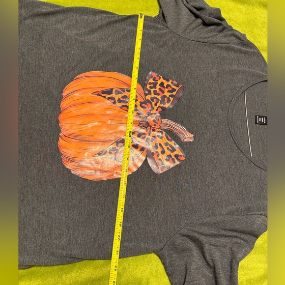 SHEIN Dark Gray Pumpkin Graphic Long Sleeve 1XTee - Picture 4 of 6